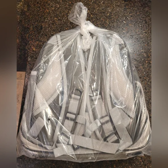 Expandable Cat / Small Pet (puppy) Carrier Backpack - Picture 8 of 8